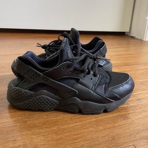 All-black Nike huaraches
